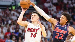 Michael Reaves/Getty Images - Heat e 76ers entram em quadra nesta noite