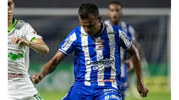 Foto: (Celio Junior/AGIF) - Didira é a grande novidade do CSA para a próxima rodada da Série B