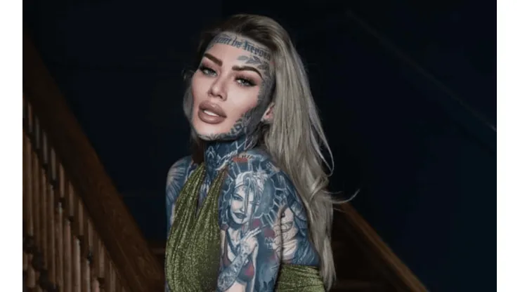 Reprodução/Instagram oficial e Becky Holt - Becky posa para suas redes sociais.