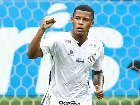“Dinheiro na conta”; Arthur Gomes faz sucesso na Europa e Santos é sinalizado para receber bolada no negócio