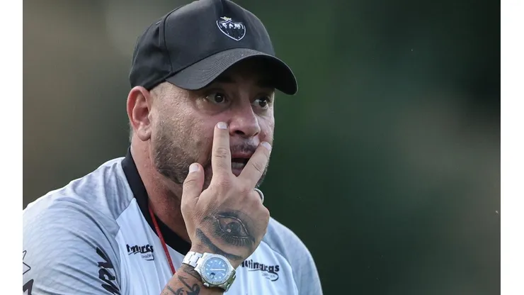 Foto: Pedro Souza / Atlético / Divulgação - Turco Mohamed: soma bons números no comando do Atlético