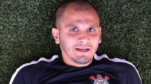 Foto: Mauro Horita/AGIF - Fábio Santos não tem permanência garantida.