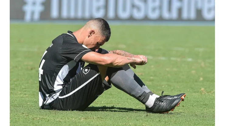 Foto: Thiago Ribeiro/AGIF - Philipe Sampaio sofreu lesão na partida contra o Juventude