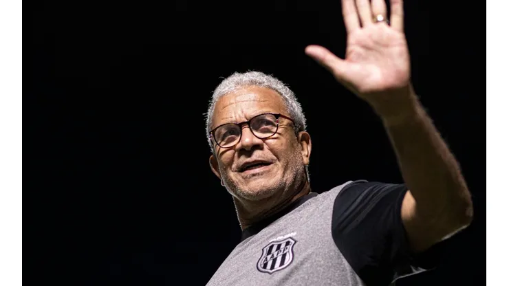 Jorge Rodrigues/AGIF - Hélio dos Anjos contra o Vasco.