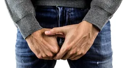 Homem passou anos com pênis implantado no braço