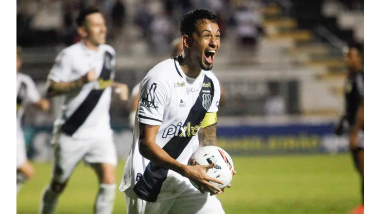 Foto: (Rogério Capela/AGIF) - Lucca tem sido o grande nome da Ponte em 2022