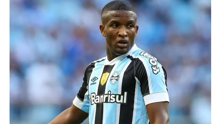 Foto: Pedro H. Tesch/AGIF - Elias Manoel: vive bom momento com a camisa do Grêmio