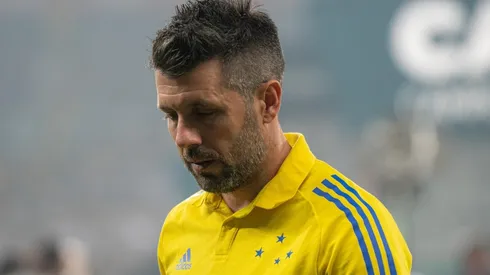 Foto: Alessandra Torres/AGIF - Pezzolano tem desfalque para duelo diante do Grêmio