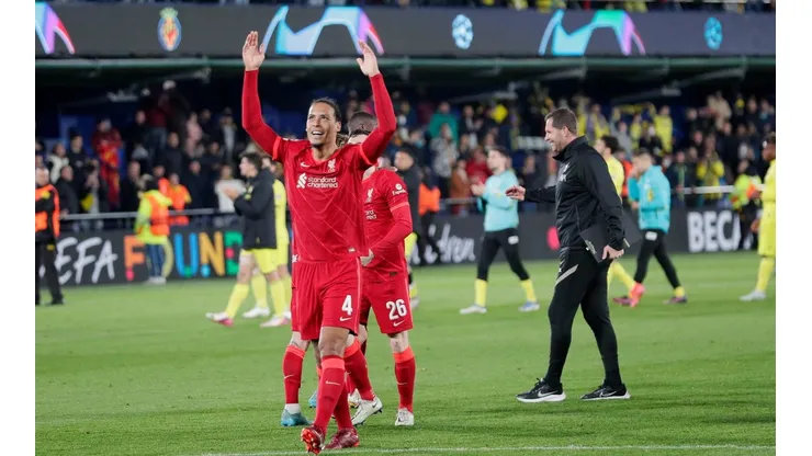 Van Dijk, capitão do Liverpool na maior parte do jogo contra o Villarreal, comemora classificação para a final da Liga dos Campeões; desde a chegada do holandês, Reds chegaram à decisão do torneio continental em três dos cinco anos de disputa