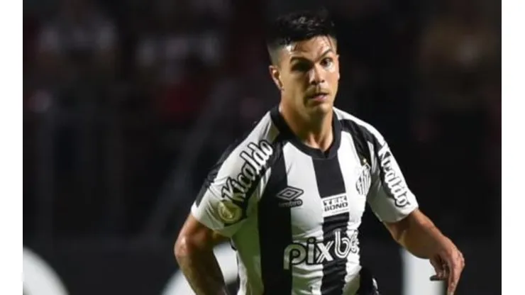 CBF divulga áudios do VAR em lance polêmico envolvendo Rodrigo Fernández no clássico e diálogo surpreende