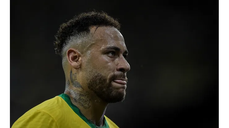 Neymar com a camisa da Seleção Brasileira (Foto: Thiago Ribeiro/AGIF)