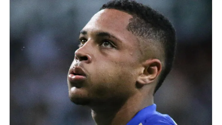 "A gente avisou"; Vitor Roque vira pauta no Cruzeiro e torcida da Raposa se diverte na web
