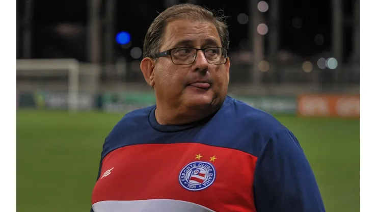 Foto: Jhony Pinho/AGIF - Guto Ferreira: técnico pediu "pés no chão" ao grupo do Bahia