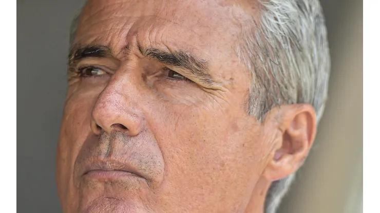 Foto: Thiago Ribeiro/AGIF - Luís Castro não quis falar do assunto e foi direto.