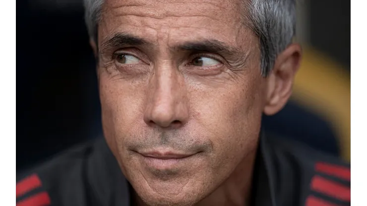 Foto: Jorge Rodrigues/AGIF - Paulo Sousa (foto) não aprovou Gustavo Henrique, que está na mira do São Paulo