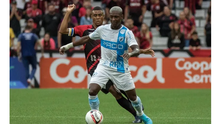 Foto: Robson Mafra/AGIF - Jhonny Lucas é desfalque na equipe do Londrina nesta terça-feira