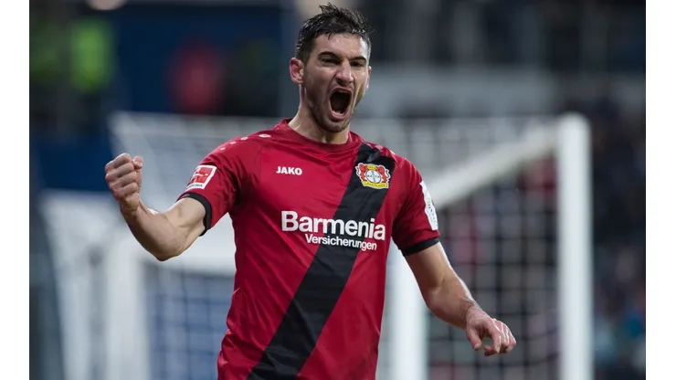 Lucas Alario está de saída do Bayer Leverkusen (Foto: Simon Hofmann/Getty Images)