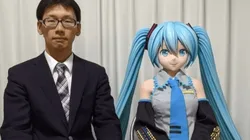 Akihiko Kondo e o holograma da personagem se casaram em 2018