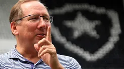 Foto: Vitor Silva/Botafogo - Sonho de consumo de Textor (foto) para a posição de centroavante no Botafogo é Zahavi