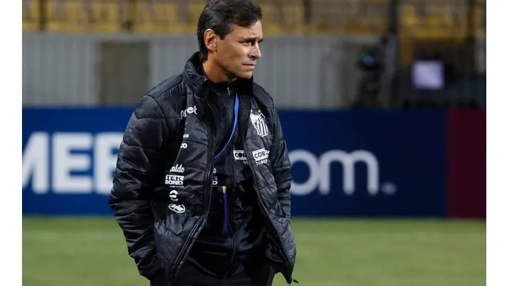 PhotoSport/AGIF - Bustos faz mudança de última hora no Santos