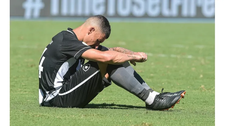 Foto: Thiago Ribeiro/AGIF | Philipe Sampaio foi responsabilizado pelo gol do Juventude