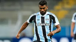 Foto: Pedro H. Tesch/AGIF | Diretoria agiu rápido para renovar com Thiago Santos e demora para renovar com medalhão repercute na web