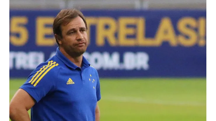 Foto: Fernando Moreno/AGIF | Nome aprovado por Felipe Conceição no Cruzeiro perde espaço com Paulo Pezzolano