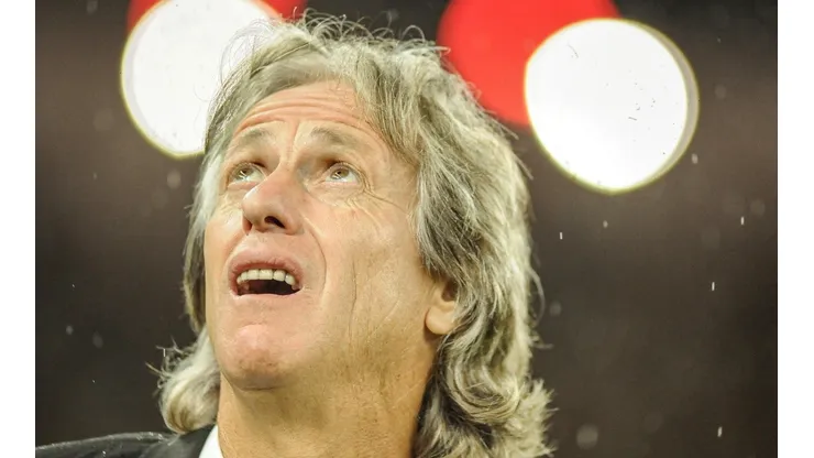 Jorge Jesus vai ao delírio com torcida do Botafogo e vídeo viraliza