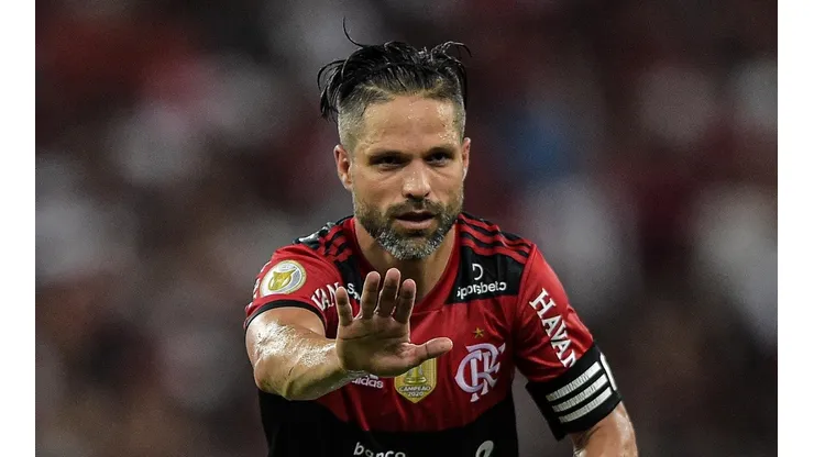 Foto: Thiago Ribeiro/AGIF | Diego pede paciência com defensor de R$ 250 mil/mês