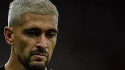 Arrascaeta com a camisa do Flamengo (Foto: Thiago Ribeiro/AGIF)