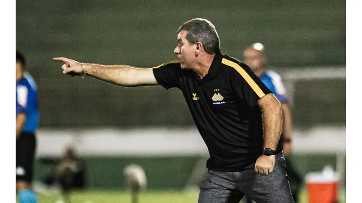 Foto: (Diogo Reis/AGIF) - Cláudio Tencati espera que o Criciúma conquiste mais três pontos na Série B com o apoio da torcida
