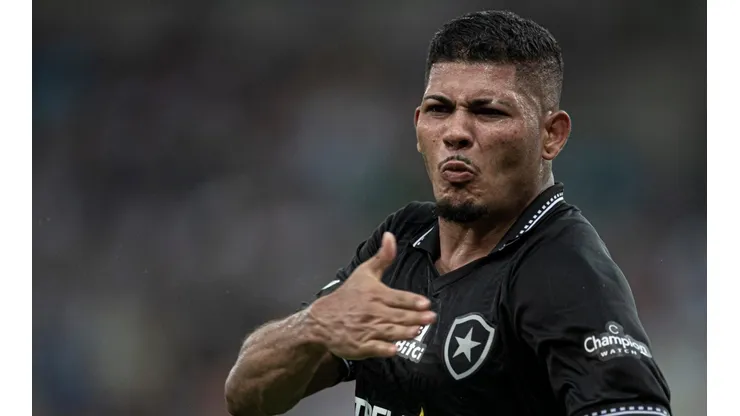 Erison tem sido destaque do Botafogo (Foto: Jorge Rodrigues/AGIF)