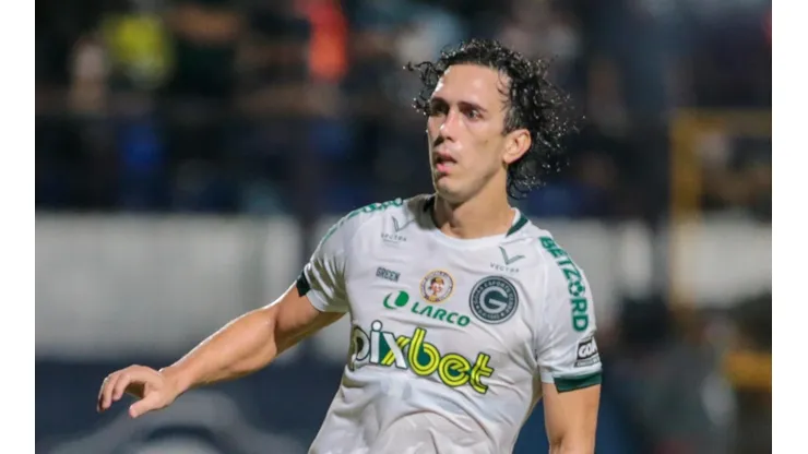 Foto: (Fernando Torres/AGIF) - Nicolas deve ser uma das novidades na escalação do Goiás para o duelo contra o Atlético-MG