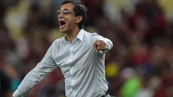 “Estou me adaptando"; meia do Santos expõe quais as mudanças foram promovidas por Fabián Bustos no Clube