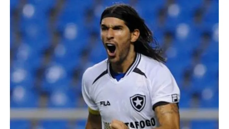 Loco Abreu utilizou as redes sociais para parabenizar conquista do Botafogo; CONFIRA 