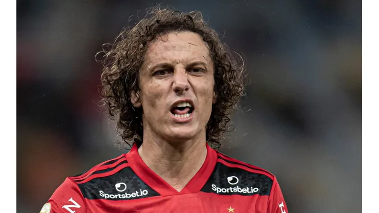 - David Luiz vem jogando bem com a camisa do Mengão