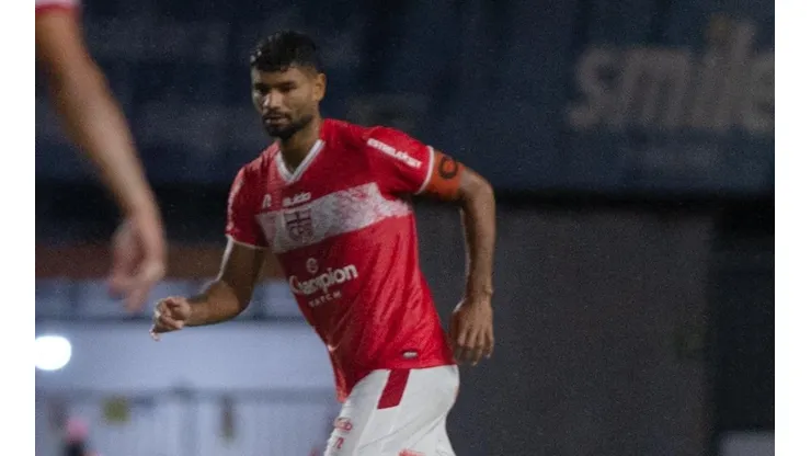 “Pela imagem… ”; comentarista de arbitragem fala sobre lance do gol de Gum contra o Náutico