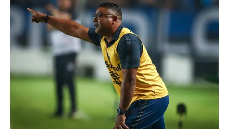 Foto: Lucas Uebel/Grêmio/Divulgação - Roger Machado: pode mexer no time titular do Grêmio