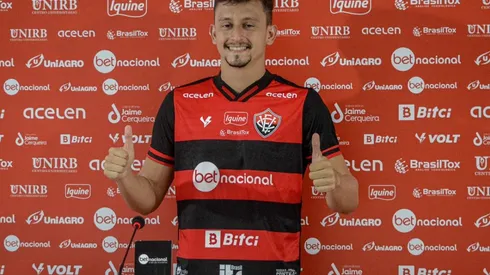 Lateral-esquerdo Sanchez, que se destacou pela Portuguesa-RJ, agora é jogador do Vitória