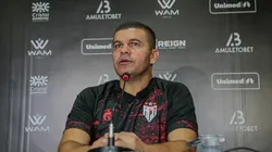 Foto: (Flickr Oficial Atlético Goianiense/Bruno Corsino/ACG) - Umberto Louzer lamentou a virada sofrida pelo Atlético-GO nesta quarta (27)
