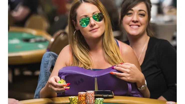 Lexy Gavin agora produz vídeos para o youtube (Foto: Joe Giron/WSOP)