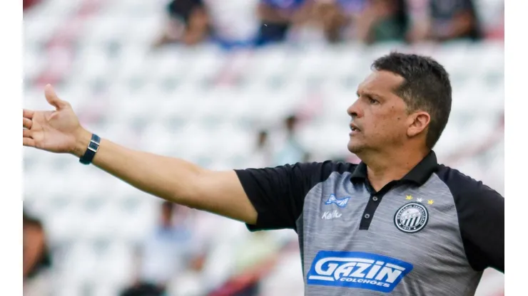 Foto: (Rafael Vieira/AGIF) - Claudinei Oliveira aprovou o desempenho do Operário Ferroviário apesar da derrota para o Grêmio