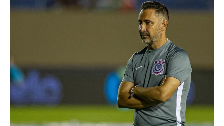 Marcos Zanutto/AGIF/ Vítor Pereira no Corinthians: números mostram bom aproveitamento dentro de casa, já longe da Arena precisa melhorar.