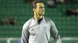 Foto: (Flickr Oficial Figueirense/Patrick Floriani/FFC) - Júnior Rocha foi notificado de um desfalque no Figueirense