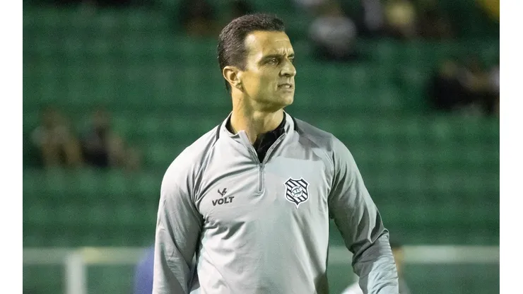 Foto: (Flickr Oficial Figueirense/Patrick Floriani/FFC) - Júnior Rocha foi notificado de um desfalque no Figueirense