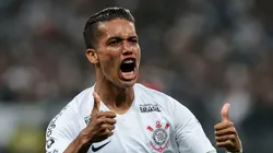 Foto: Ale Cabral/AGIF - Pedrinho tem interesse forte do Wolverhampton, da Premier League, para próxima janela