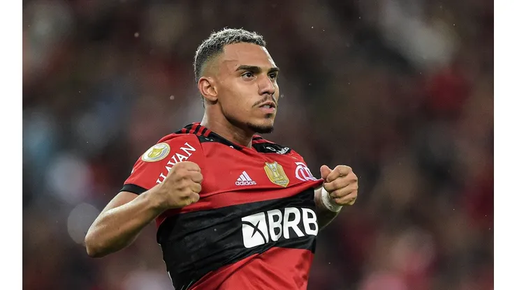 Thiago Ribeiro/AGIF - Matheuzinho vira pivô de processo contra o Flamengo