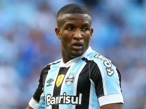 Jornalista pede Elias de titular e saída de meio-campista contestado pela torcida do Grêmio