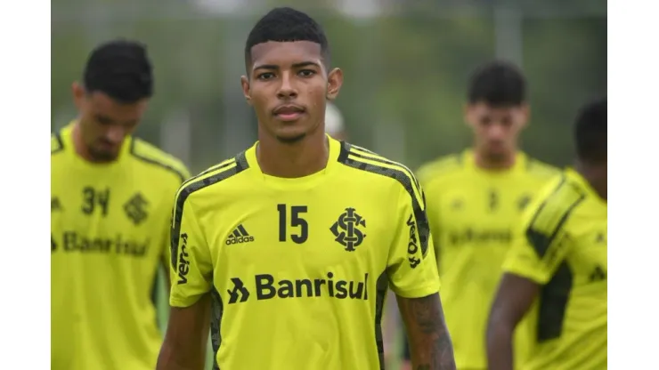 Foto: Ricardo Duarte/SCI - Matheus Dias viu Inter comprá-lo em definitivo e estender contrato
