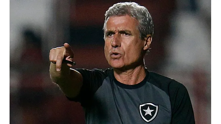 Foto: Vitor Silva/Botafogo - Treinador vem avaliando o elenco.
